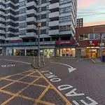 Heathrow Apartment Sleeps 4