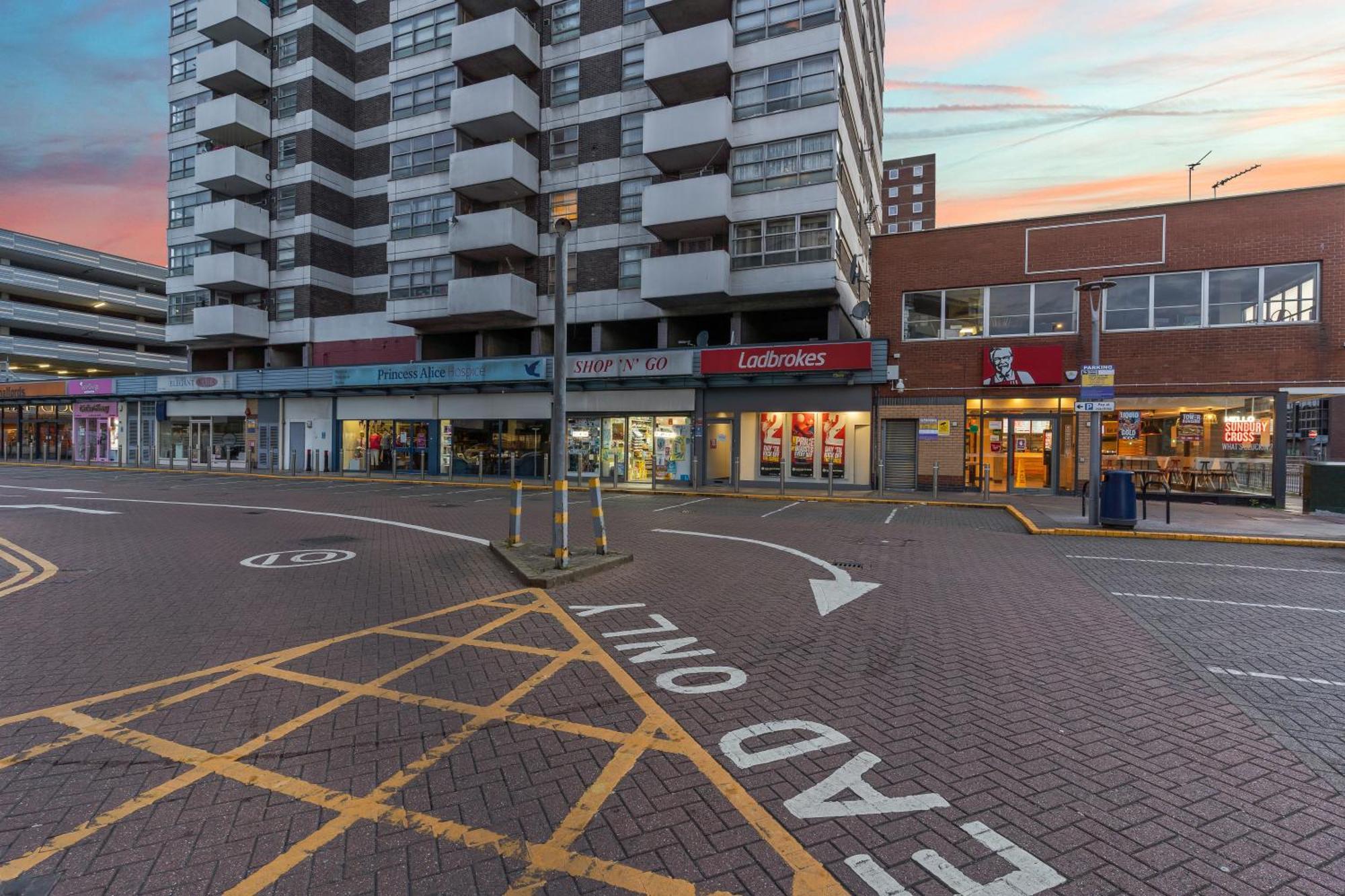 Apartment Heathrow Sleeps 4 *