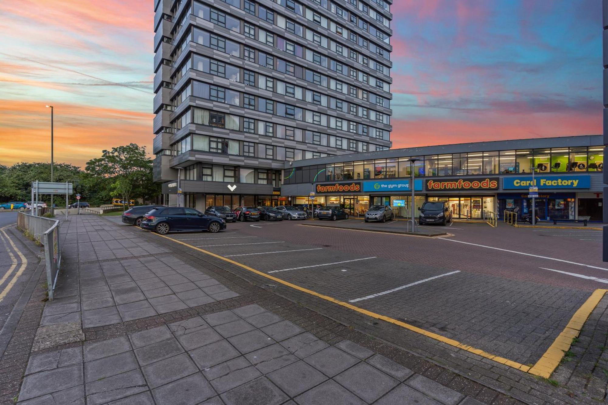 Heathrow Sleeps 4 Apartment Sunbury-on-Thames