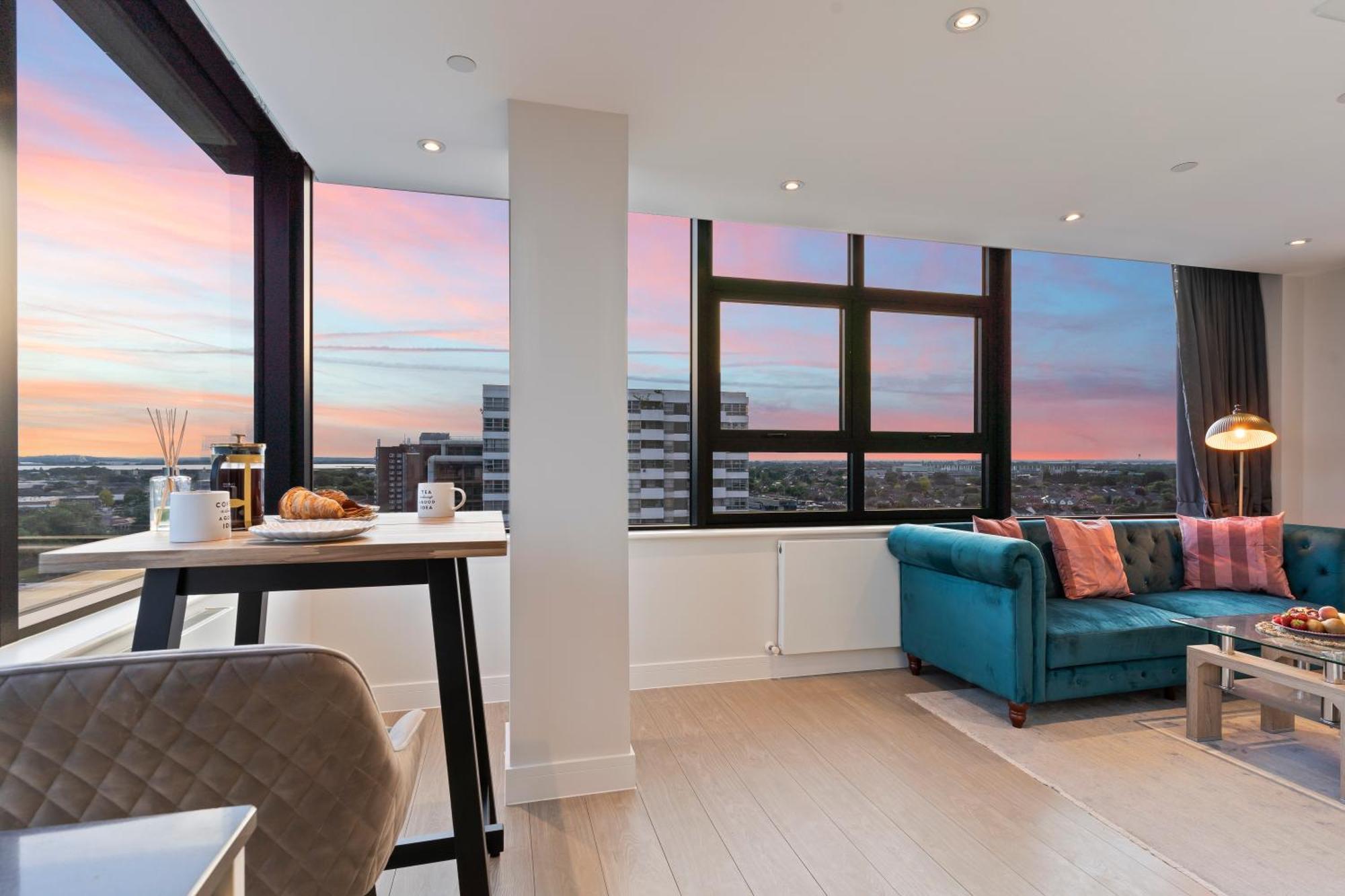 Heathrow Sleeps 4 *